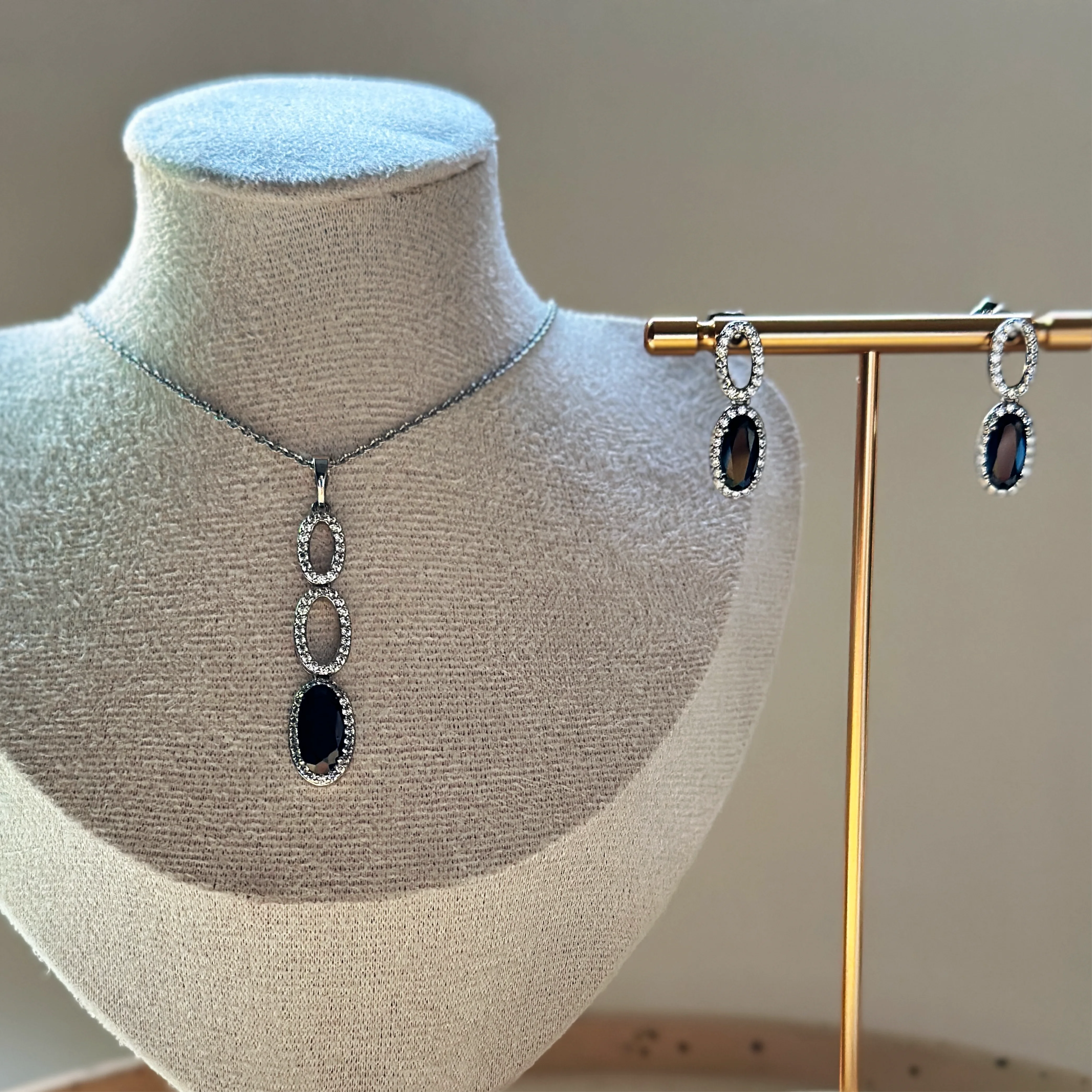 Twilight Embrace Linked Gemstone Locket Set