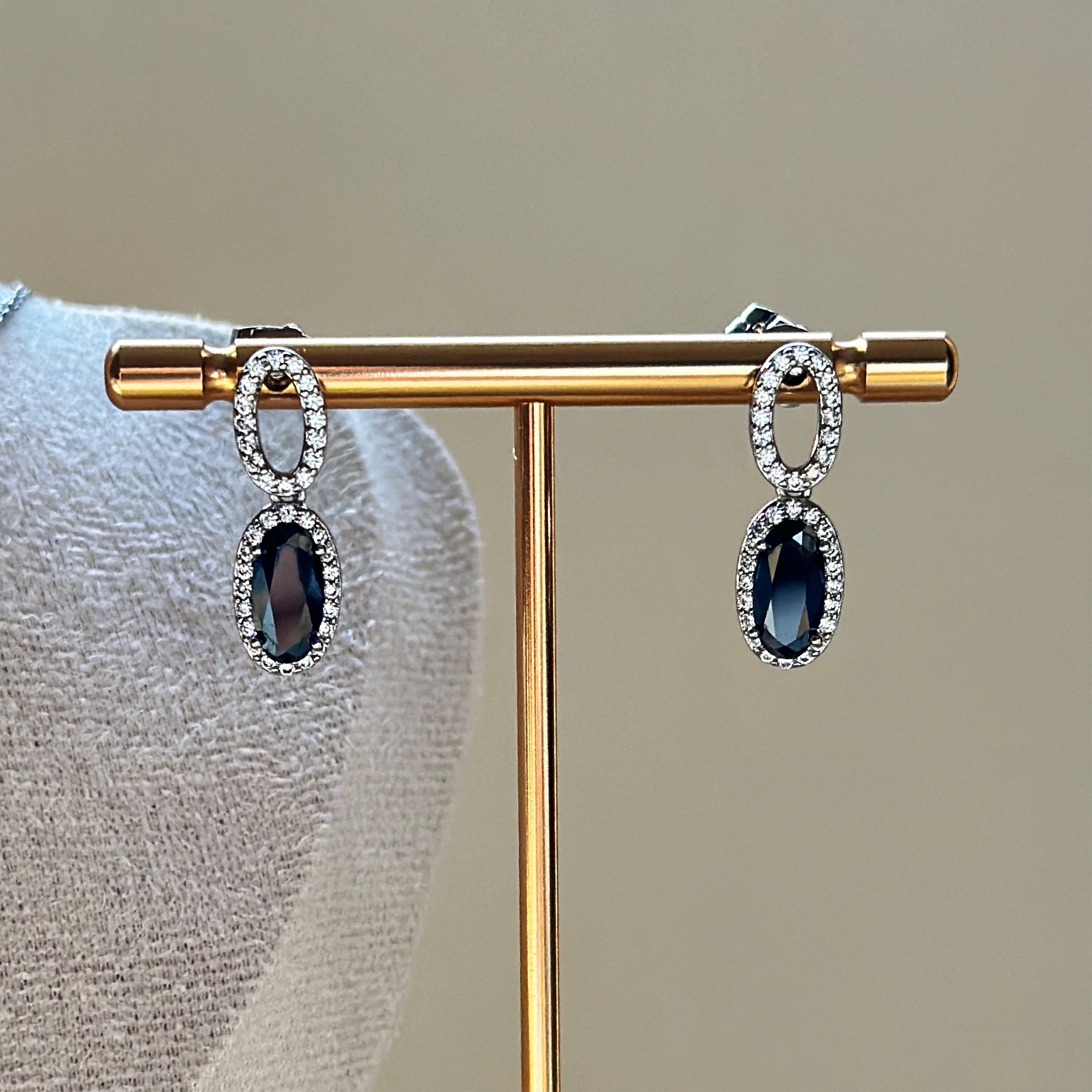 Twilight Embrace Linked Gemstone Locket Set