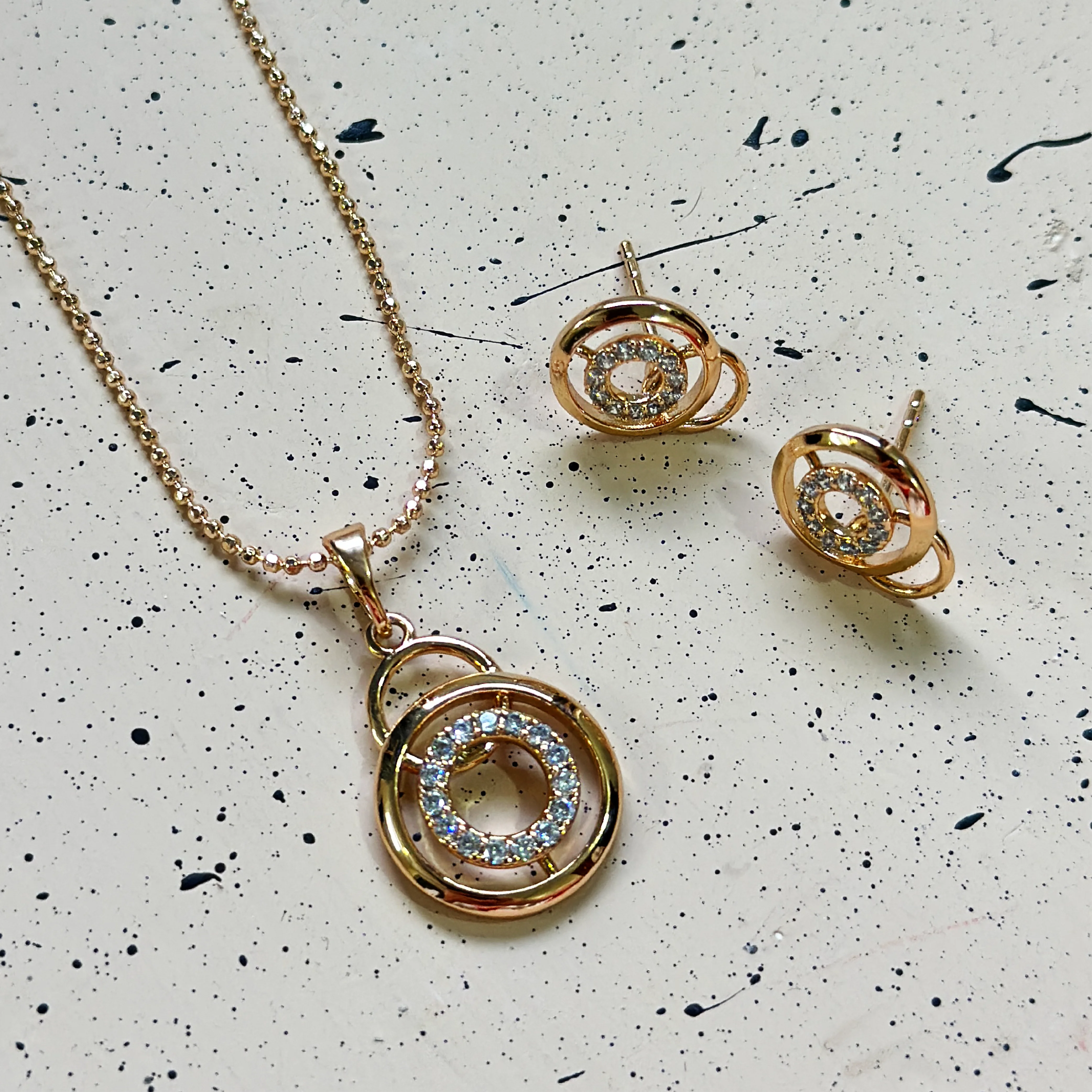 Golden Glaze Donut-Inspired Crystal Locket Set