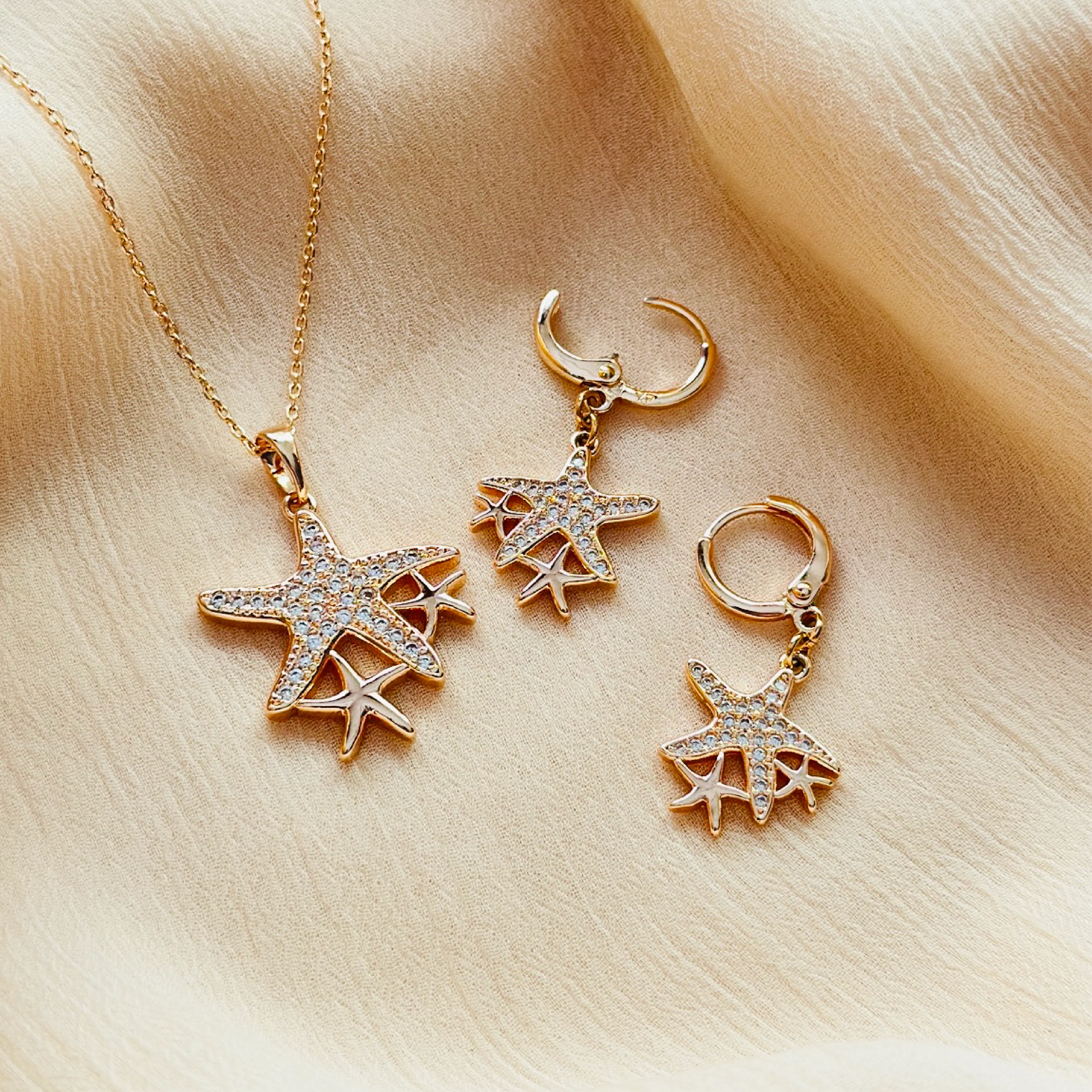 Golden Riviera Starfish Pavé Locket Set