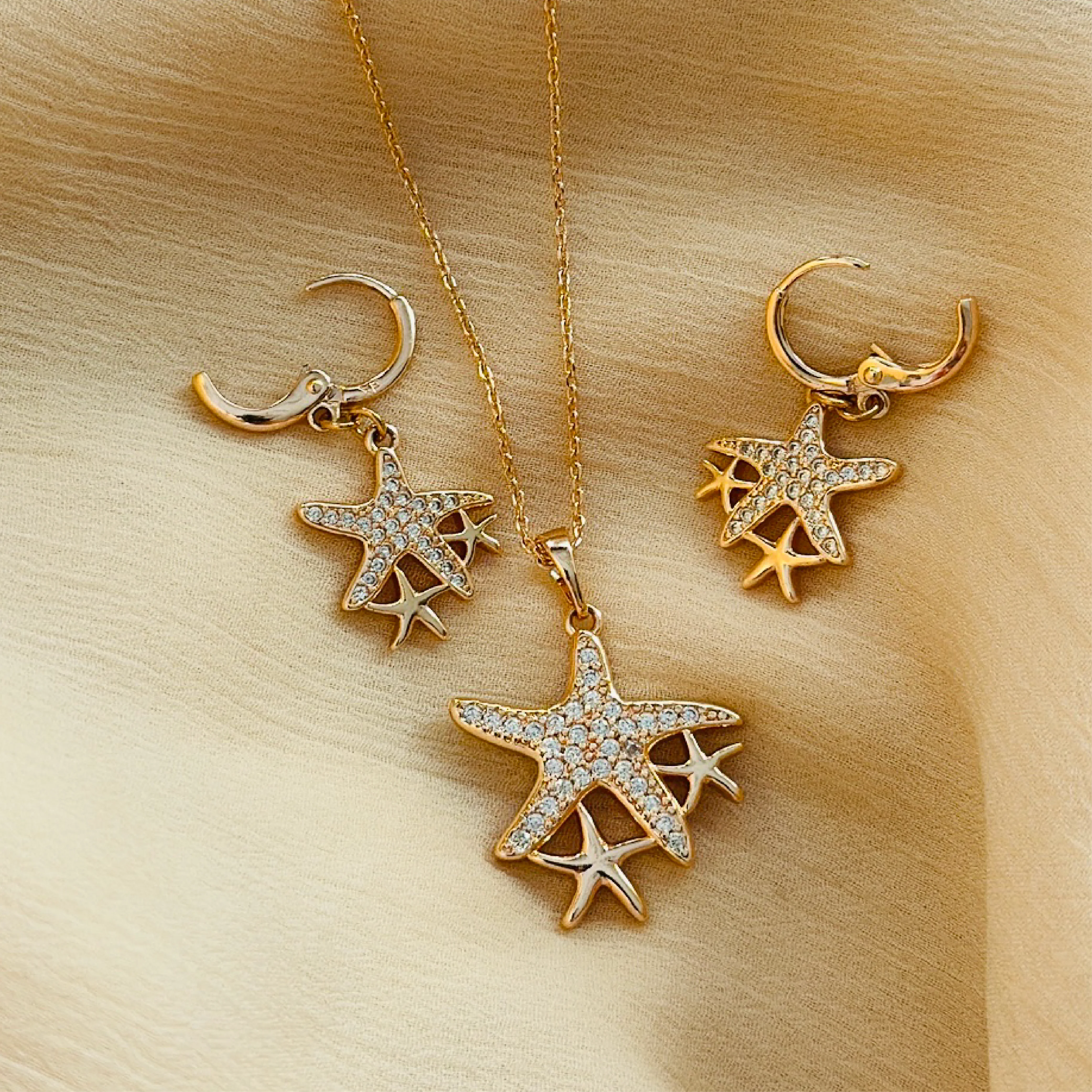 Golden Riviera Starfish Pavé Locket Set