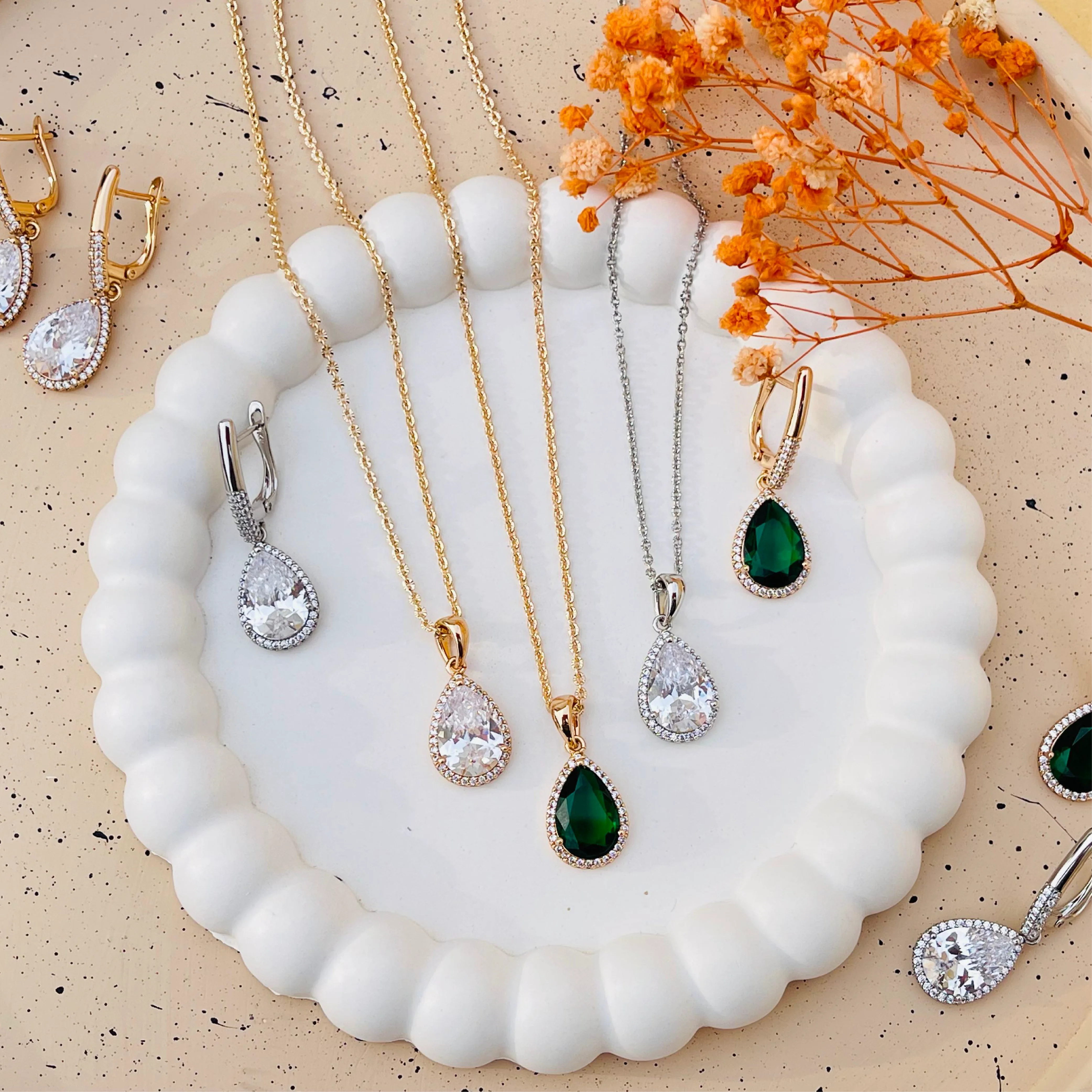 Elegant Teardrop Radiance Set