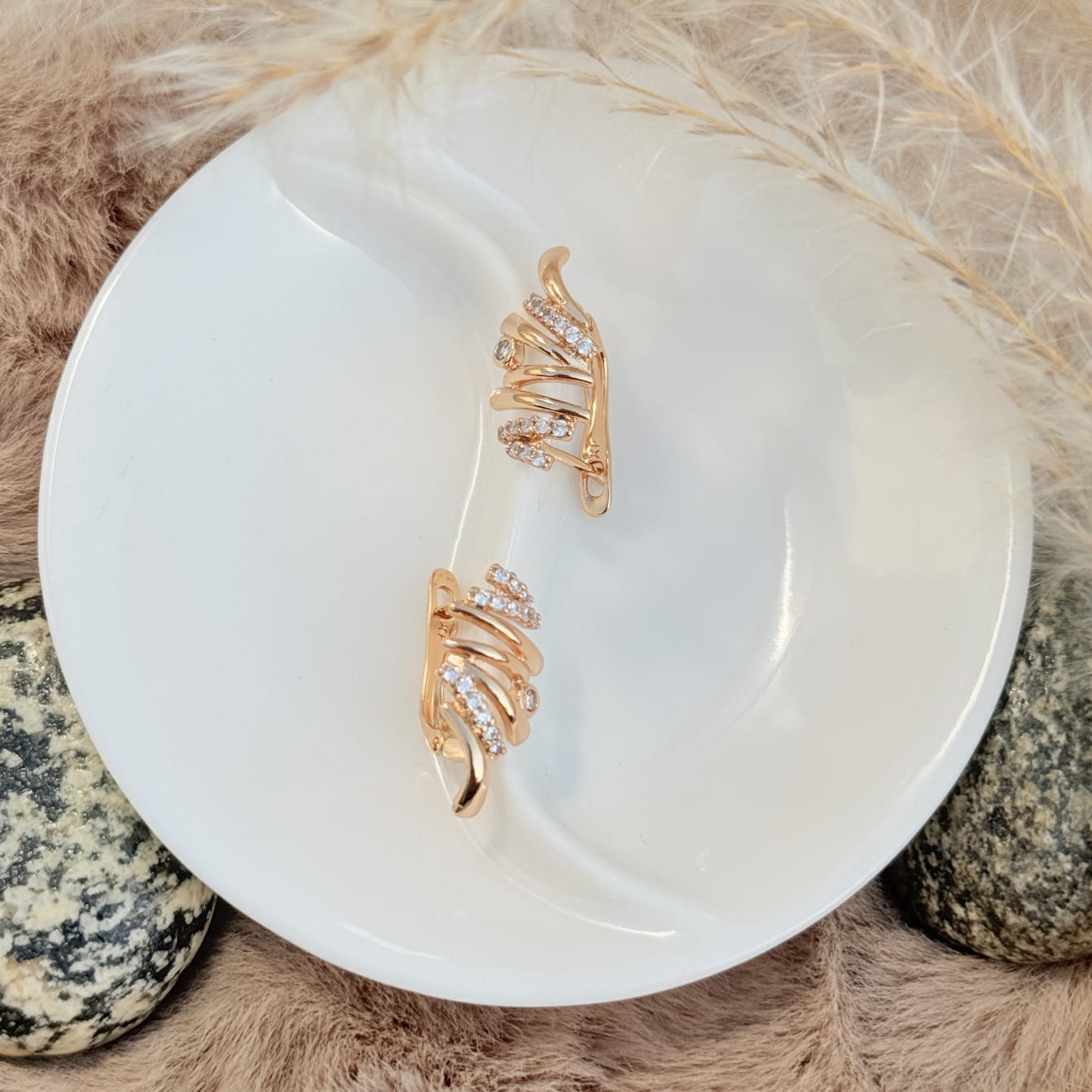 Golden Crystal Curves
