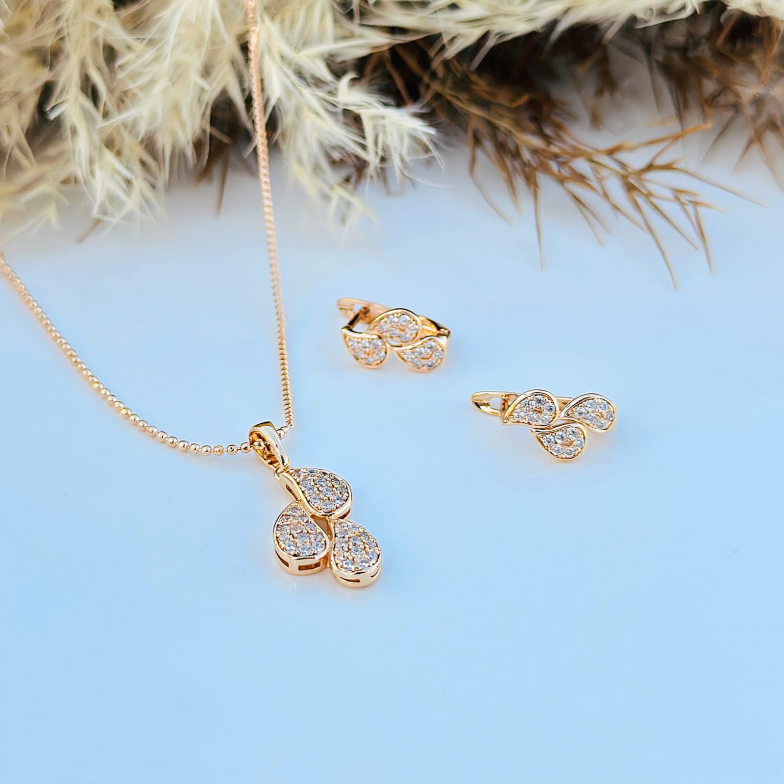 Golden Triple-Leaf Cluster Set