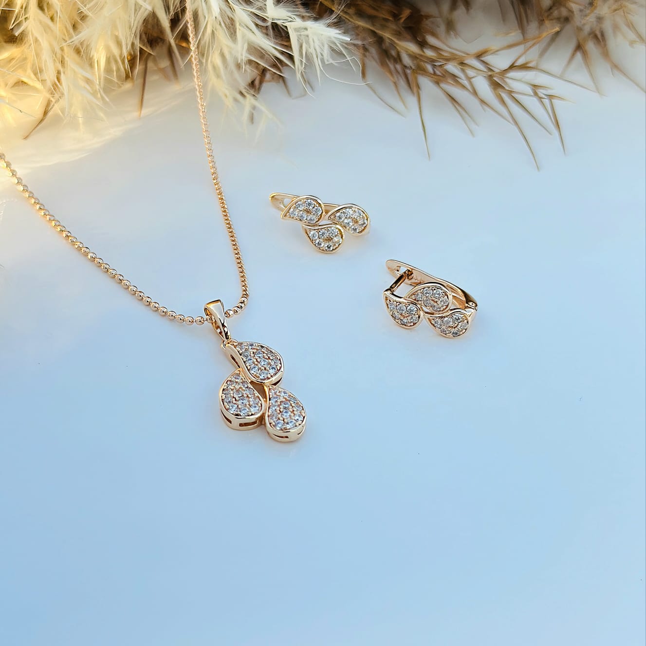 Golden Triple-Leaf Cluster Set