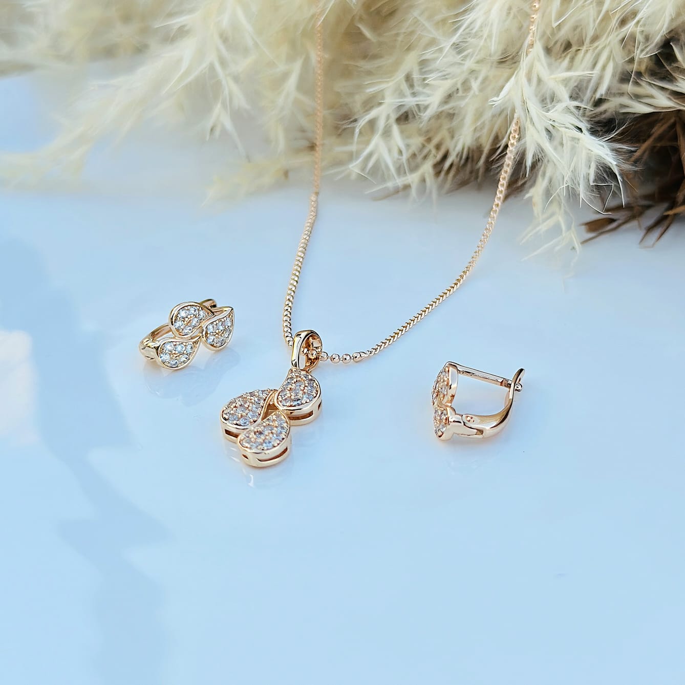 Golden Triple-Leaf Cluster Set