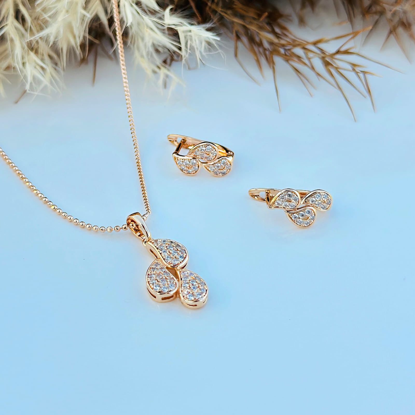 Golden Triple-Leaf Cluster Set
