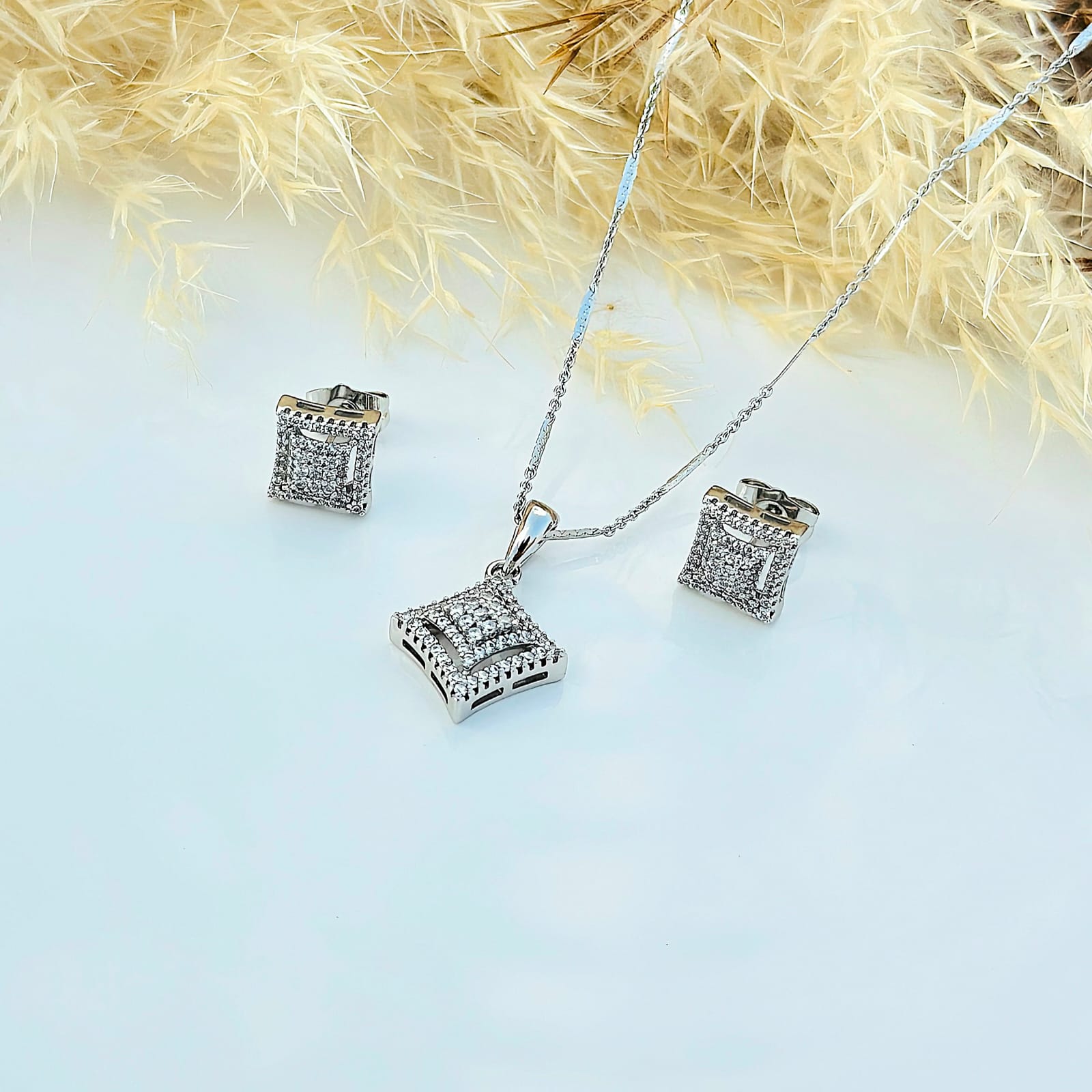 Modern Diamond-Motif Matching Set