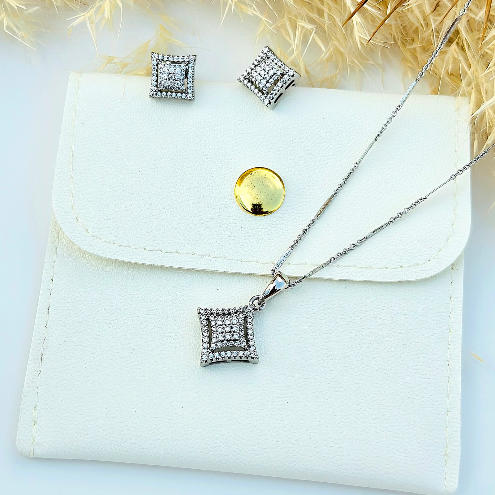 Modern Diamond-Motif Matching Set