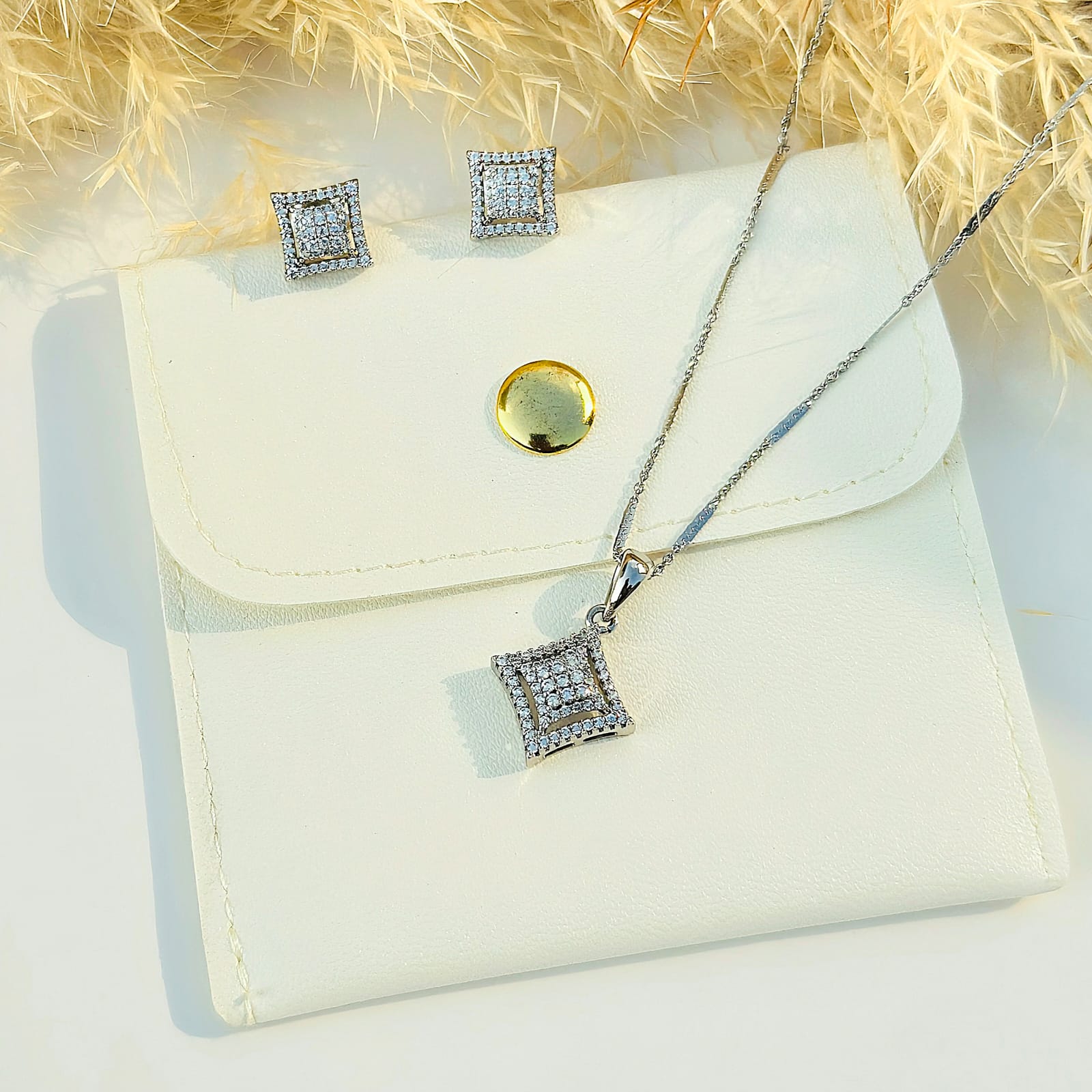 Modern Diamond-Motif Matching Set