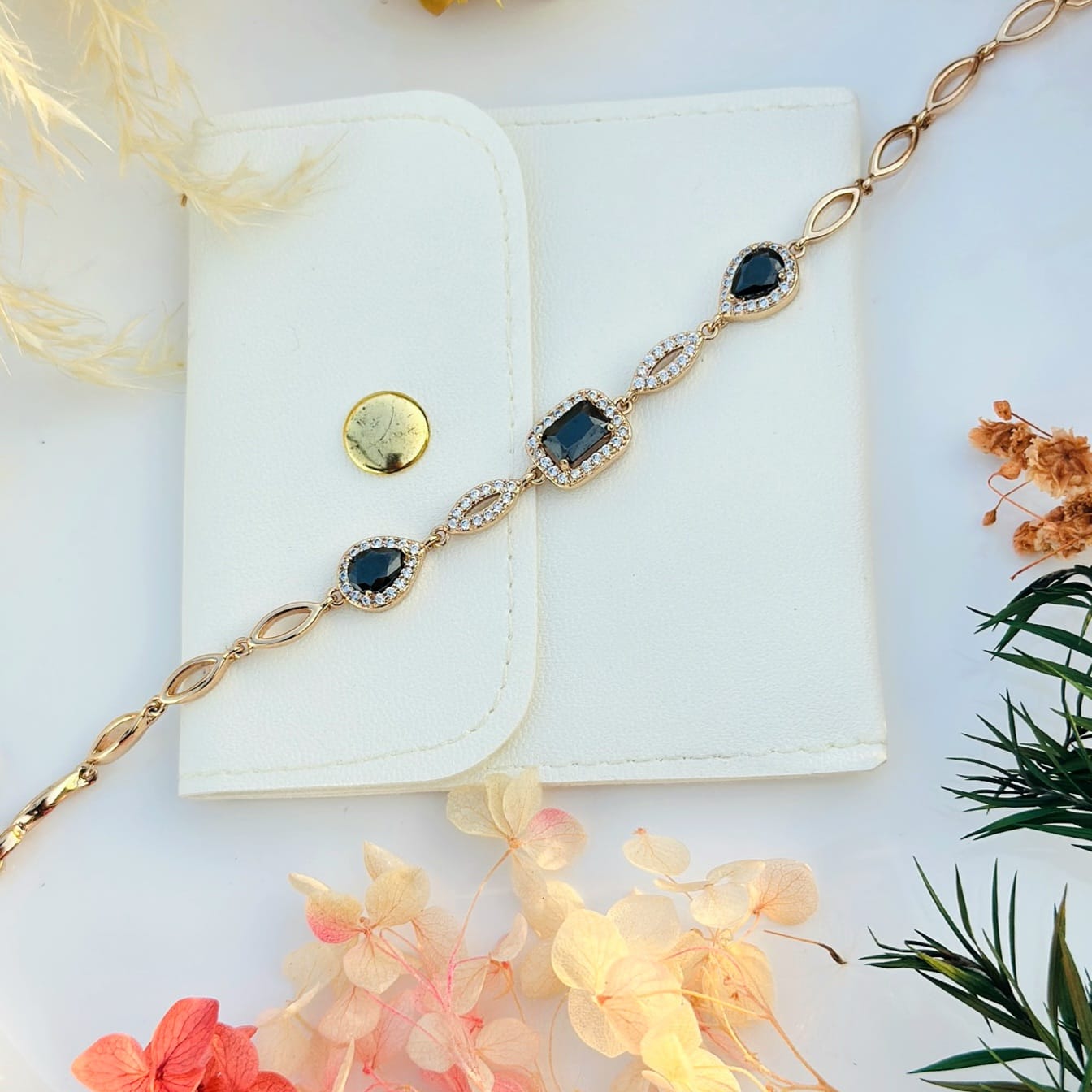 The Noir Halo Crystal Link Bracelet