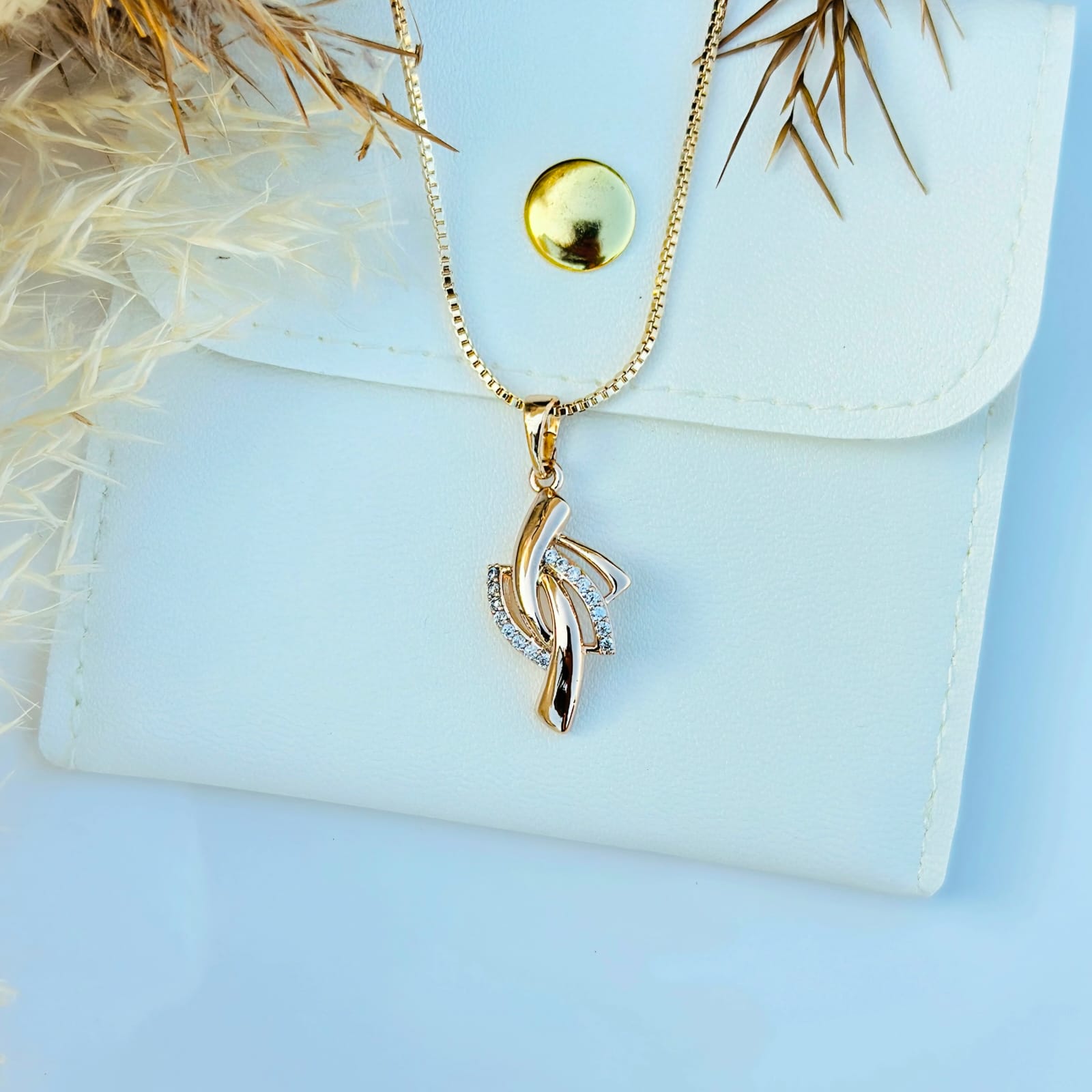 The Twisted Ribbon Pendant