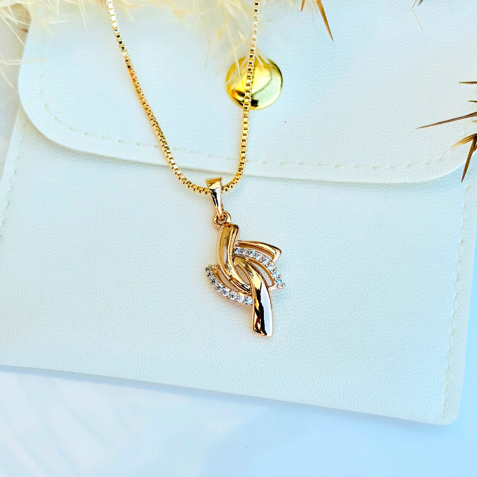 The Twisted Ribbon Pendant
