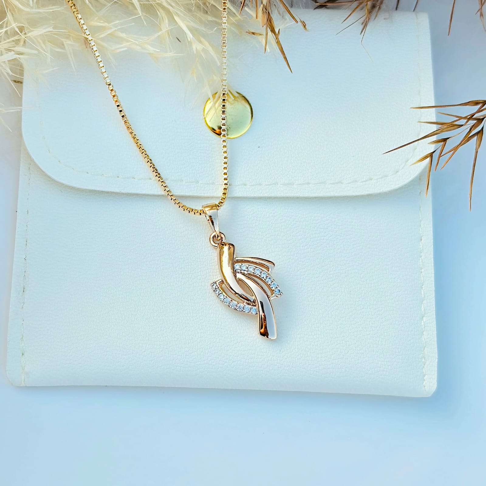 The Twisted Ribbon Pendant