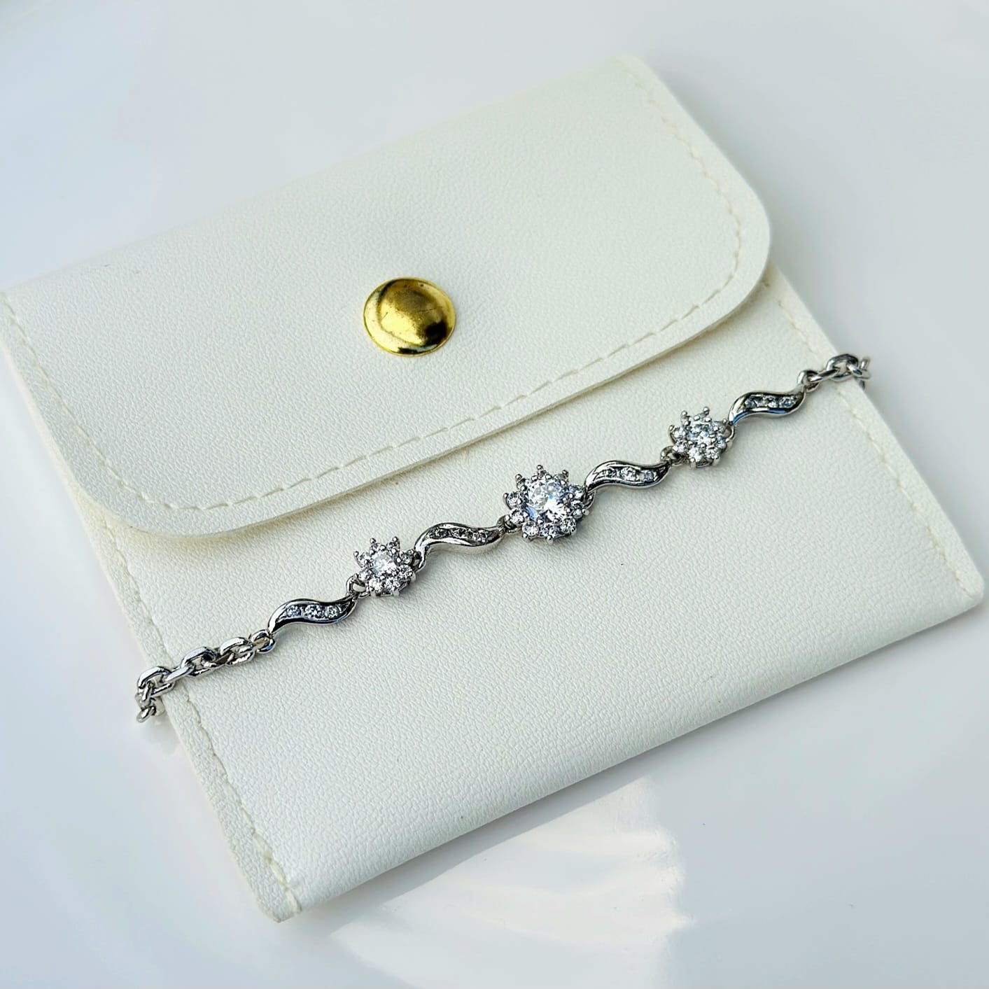 The Wavy Crystal Cluster Bracelet