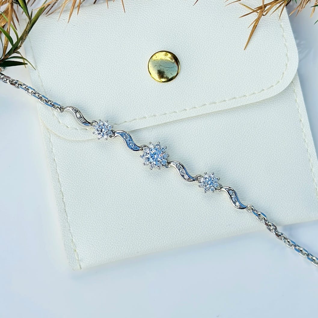 The Wavy Crystal Cluster Bracelet